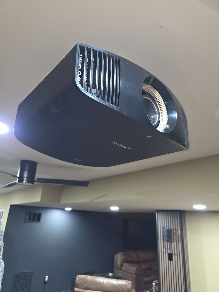 Sony VPL-VW675ES 4K Home Theater Projector