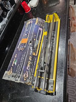 Tile cutter