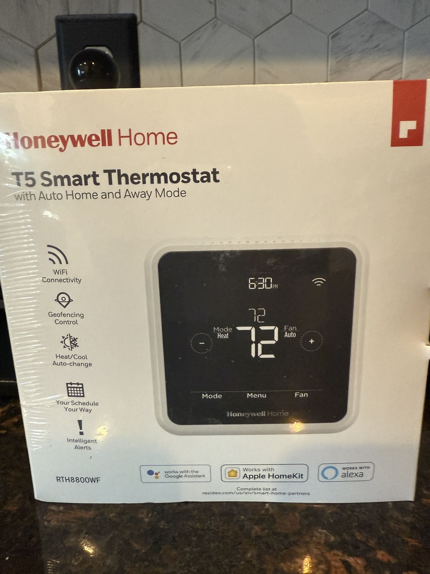 Honeywell Home T5 Smart Thermostat *BRAND NEW IN THE BOX*