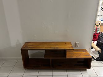 Tv stand/entertainment center