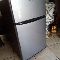 Whirlpool Mini Fridge 50$$$