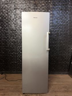 HISENSE STAND UP FREEZER/REFRIGERATOR w/WARRANTY! R3726A
