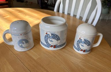 Vintage B&D Blue Ribbon Geese Ceramic Ware. 