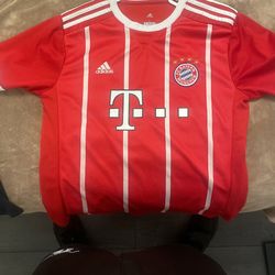 Bayern Munchen Shirt Size L