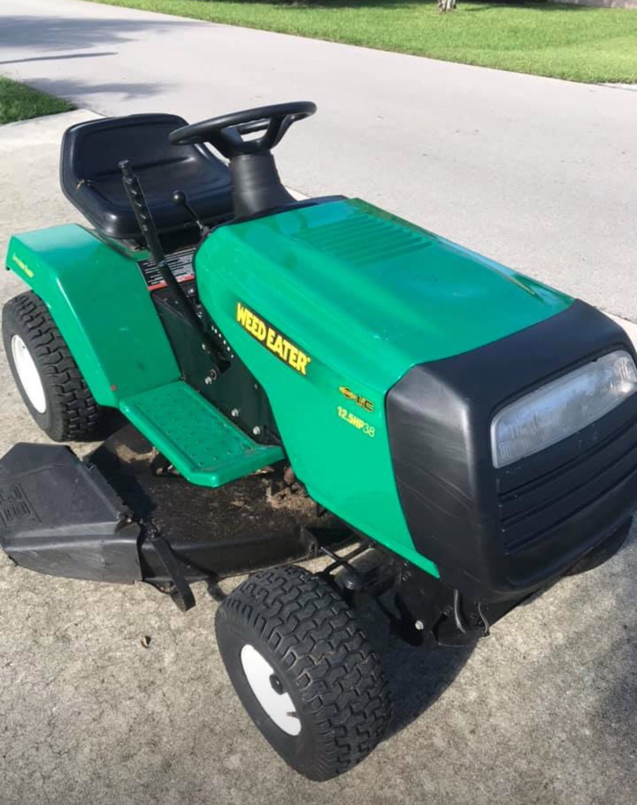 Weed eater Riding lawn mower