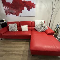 Red Couch, Sofa Rojo 