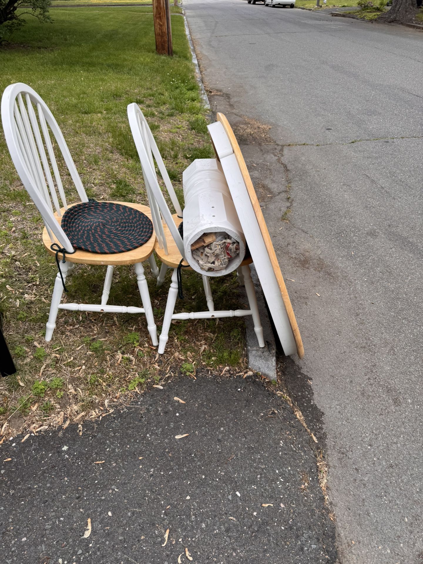 Free dinning table And TV Stand