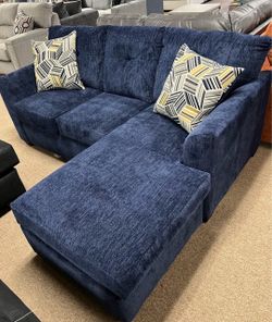 Stylish reversible chaise Sectional!