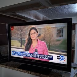 40" Sony Bravia LCD Color TV With Remote 