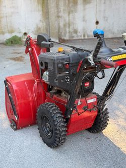 Toro Power Max HD 1428 OHXE Commercial, 28-inch, 420cc snowblower.