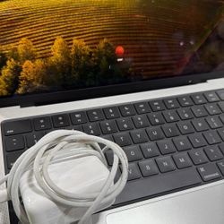 MacBook Pro 14 Inch 18gb  M3 Pro 512