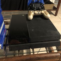 PS4,32 Games, 3 Controllers, Charging Station