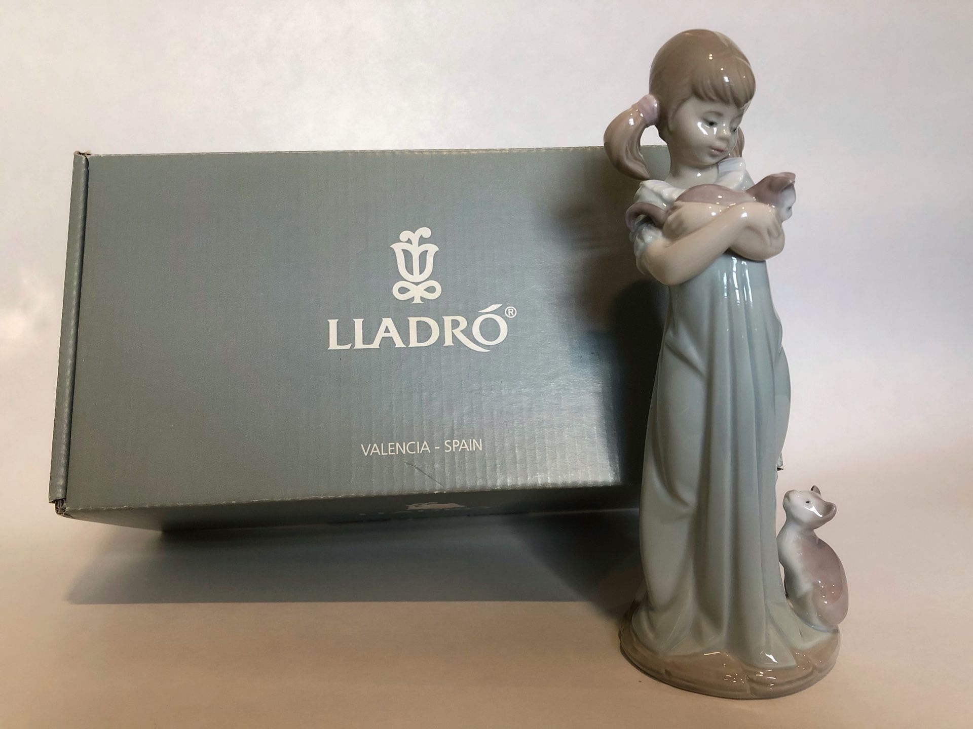 Lladro #5743 “Don’t Forget Me!/ Caricias y Celos” Figurine Mint Condition