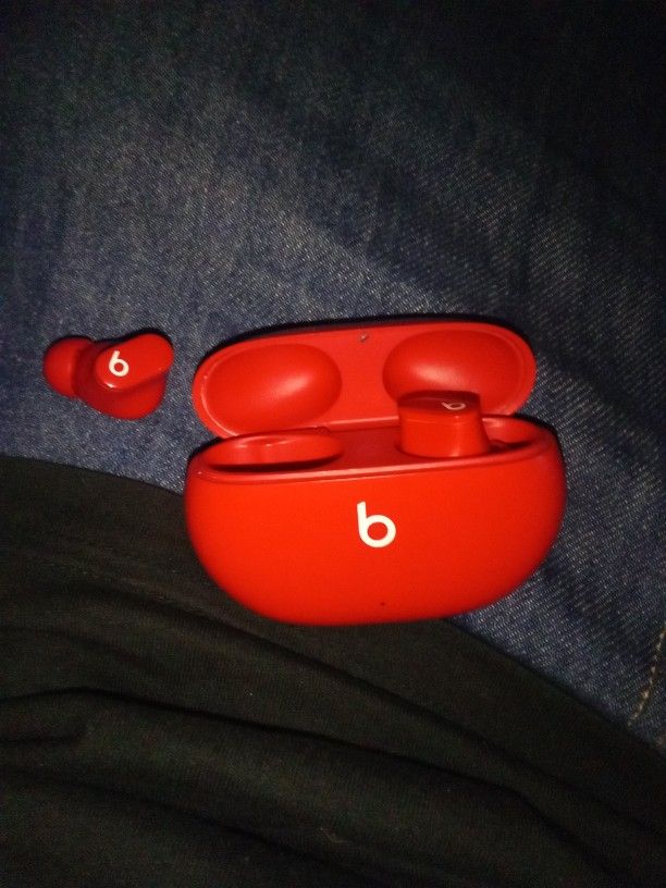 Beats Bluetooth Earbuds ( Only Left One Works)