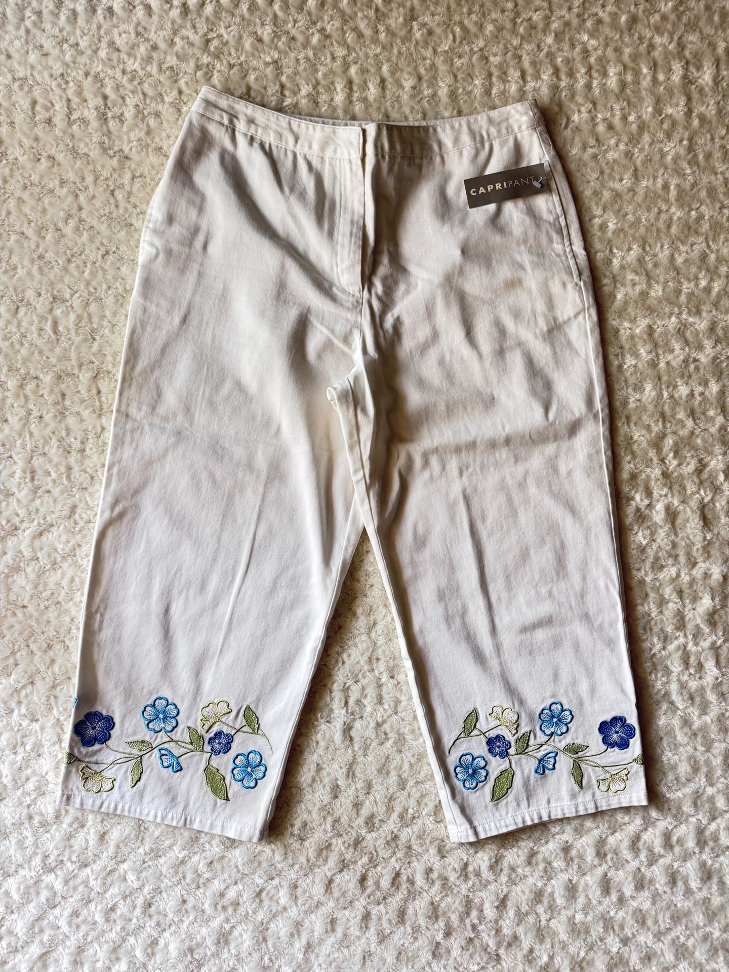Capri Pants with Floral Embroidery New with tags Sz 10