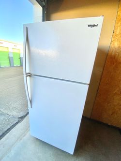 Whirlpool Refrigerator white color ( 28”w x 63”H )