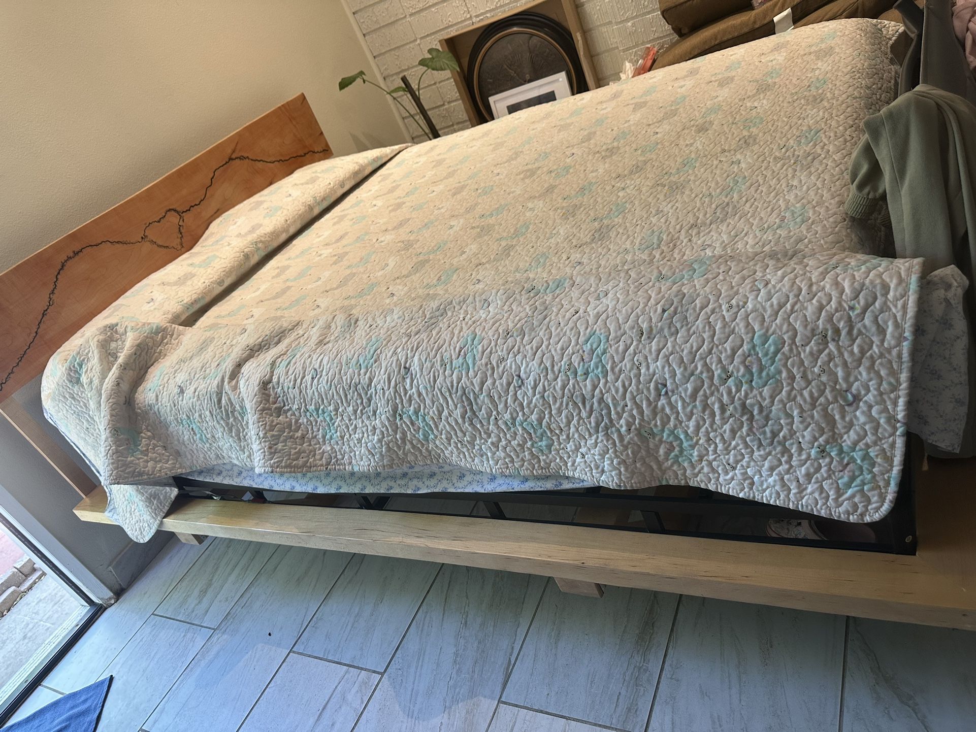 Hand Crafter Queen Size Floating Bed