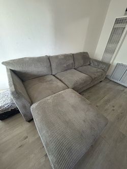 Gray Sectional Sofa with Ottoman – Great Condition