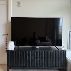 60" Thousand Oaks Wood Scalloped TV Stand