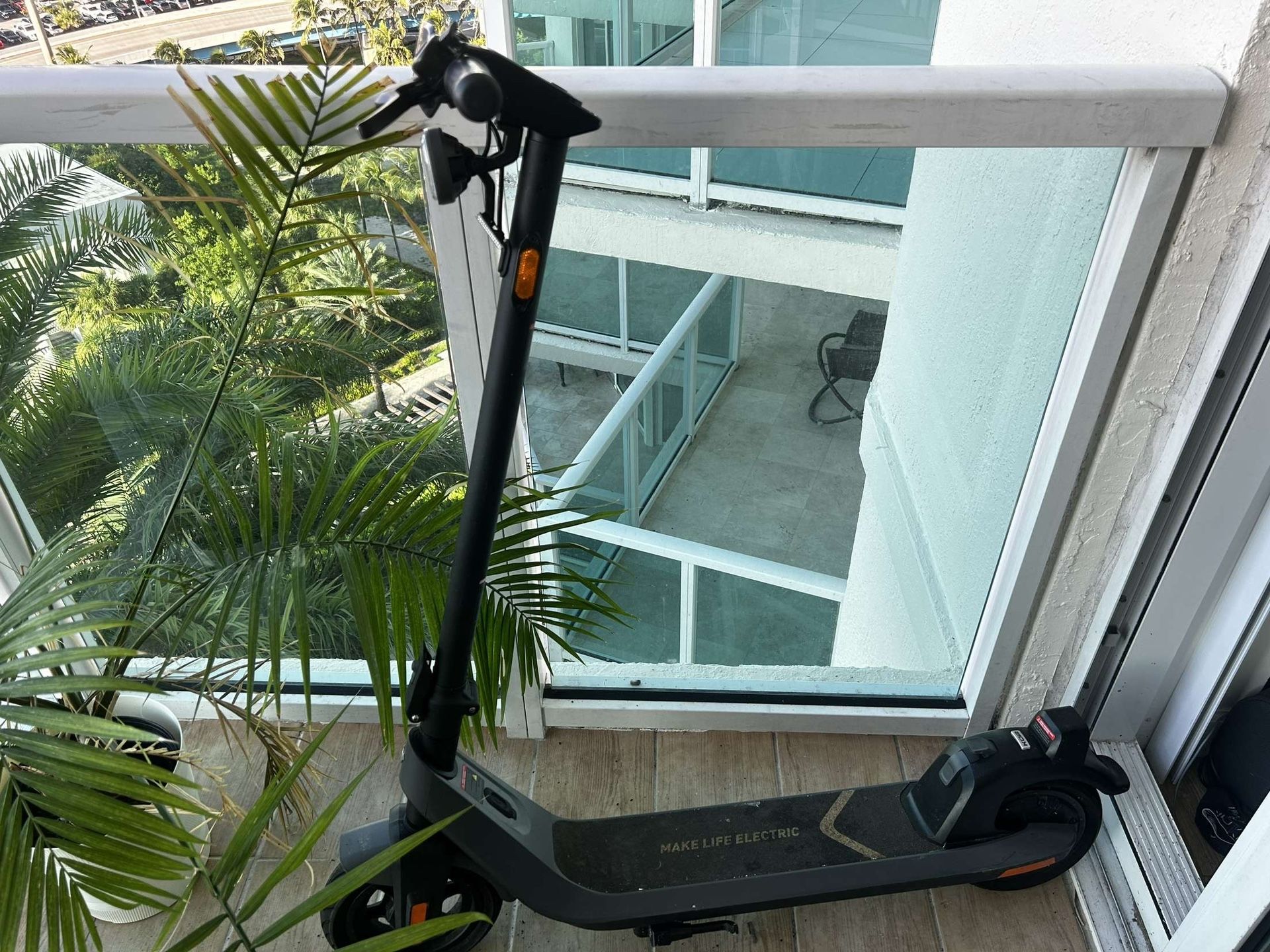 KQi2 Electric Scooter