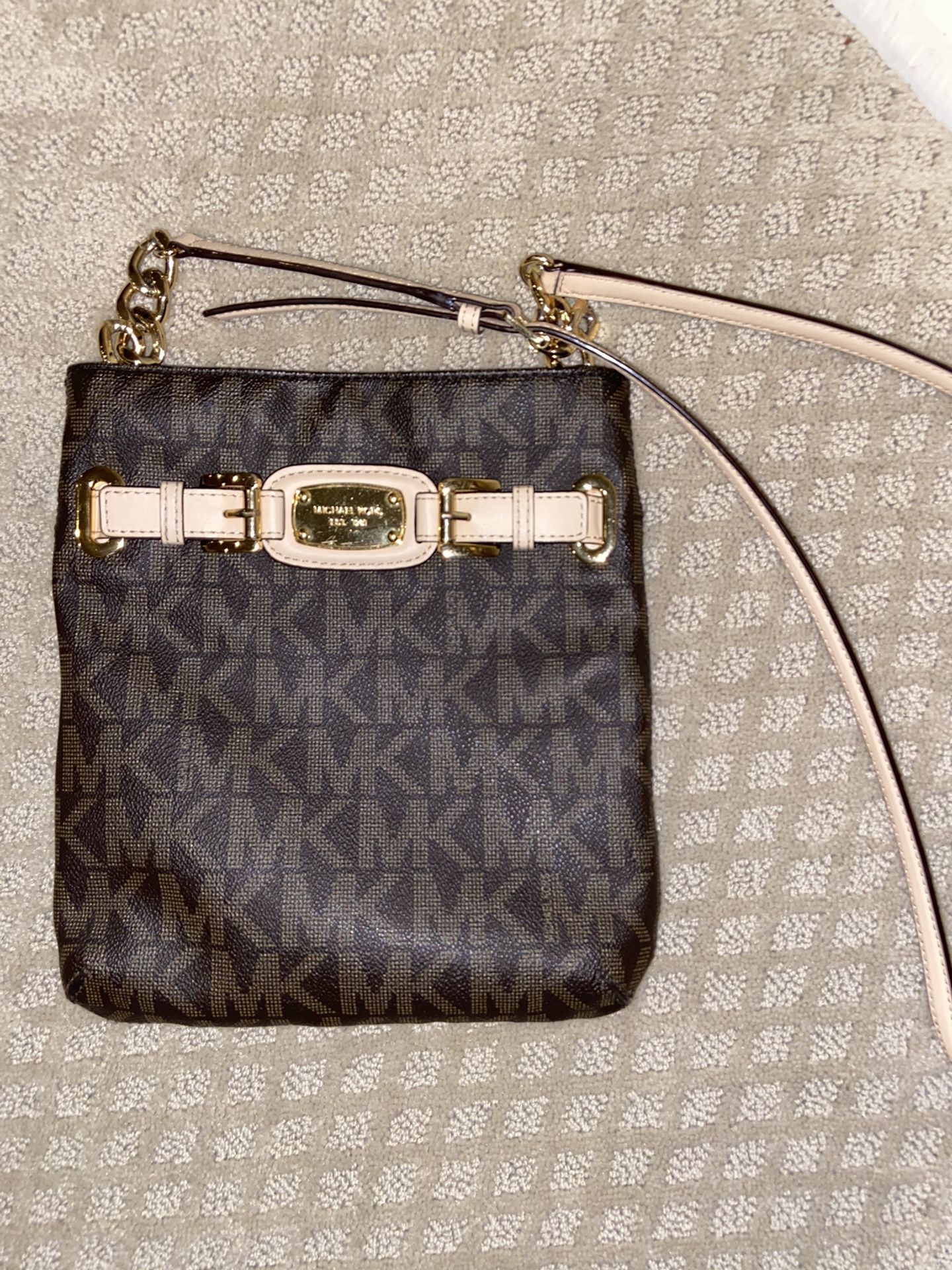 Michael kors crossbody