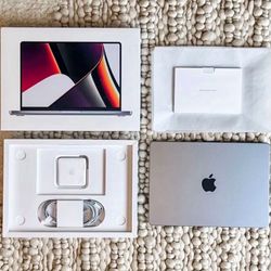 Apple MacBook Pro (16-inch, M1 Pro chip with 10-core CPU and 16-core GPU, 16GB RAM, 512GB SSD)