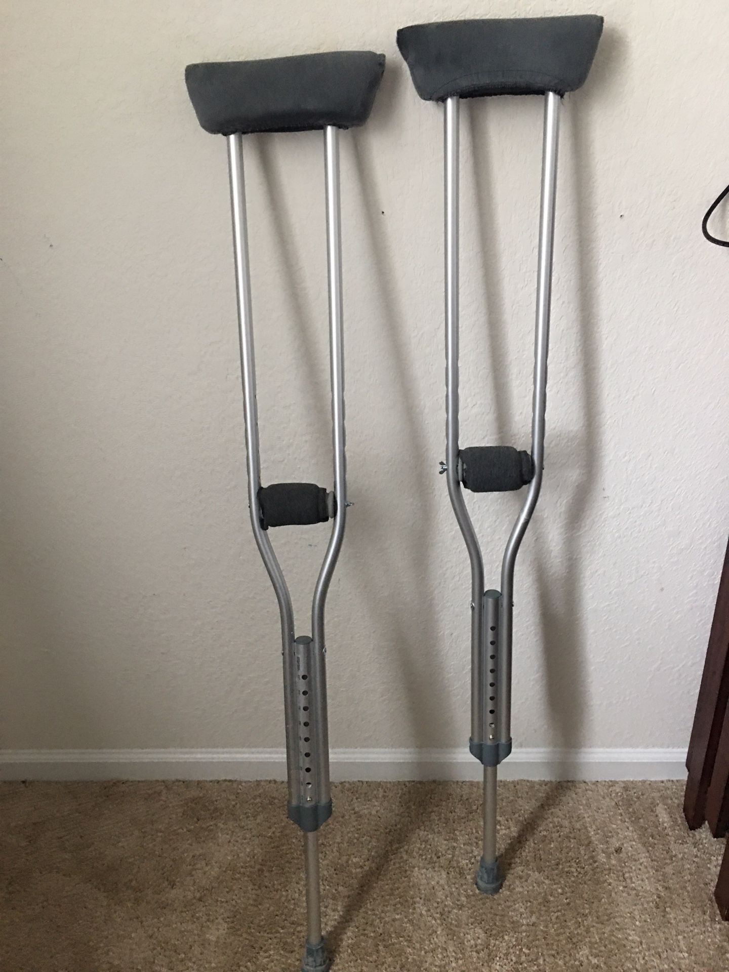 Crutches with comfort grip and under arm