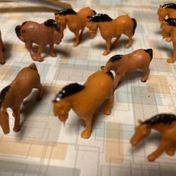 Hundreds  Of Tiny Plastic Horses I Believe To Be Cake Toppers