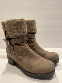 Ladies New White Mountain Boot 61/2M