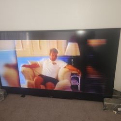 Sharp LC-90LE657U is a 90-inch AQUOS Full HD LED Smart 3D TV (1080p) featuring a 120Hz native refresh rate, edge-lit LED, and built-in Wi-F