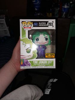 funko pop super hero the joker (Martha Wayne) hot topic exclusive