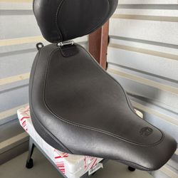 Mustang Seat For M8 Softail 