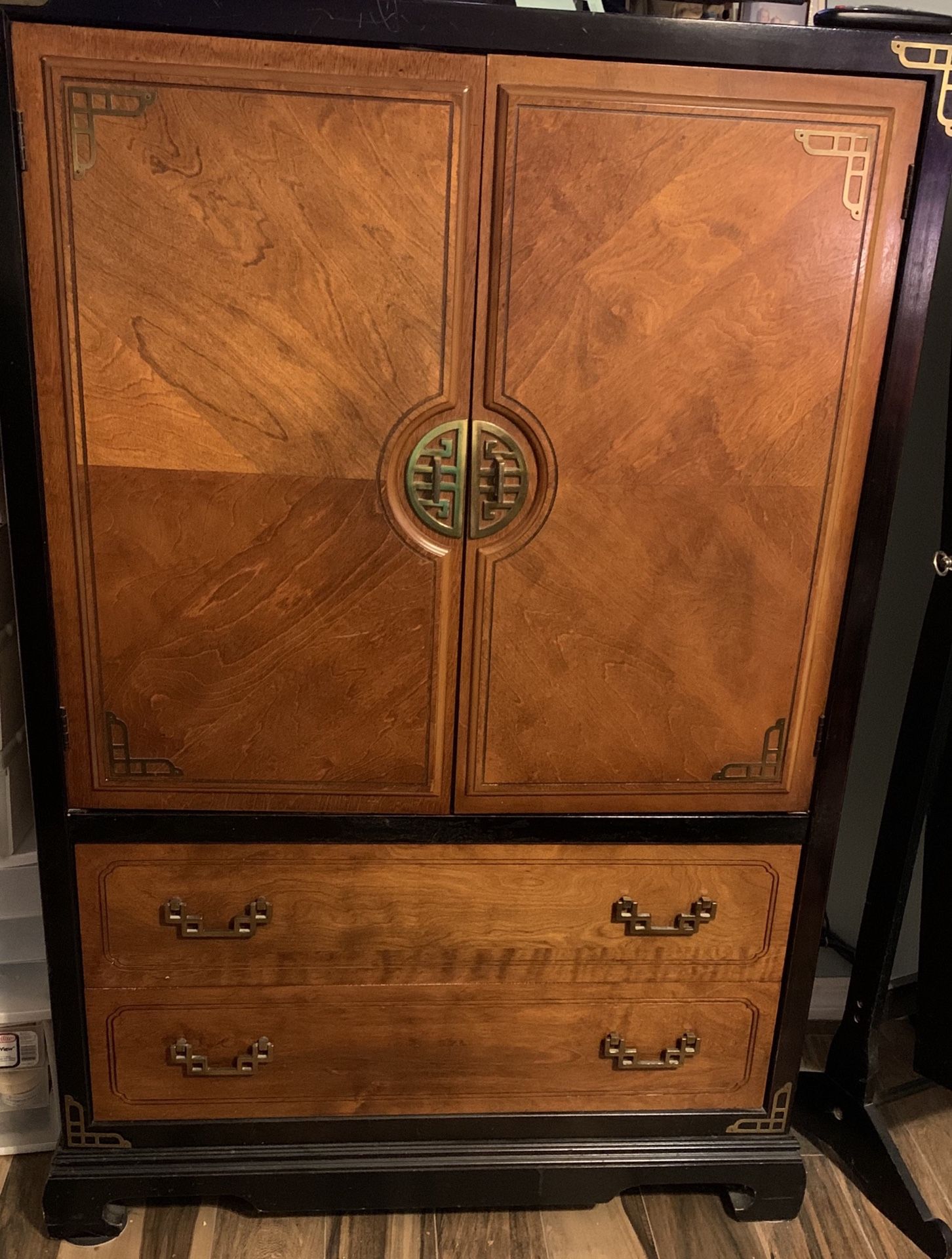 Bedroom set/suite. Oriental style. Bassett furniture. Moving must go! Pick up only delivery is not available.