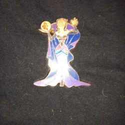 Queen Narissa collectable pin