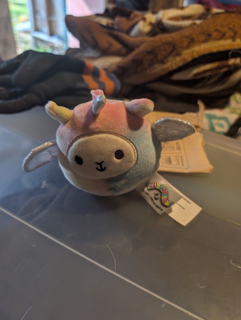 Squishmallow- Lucy-May the Llama-Pegacorn