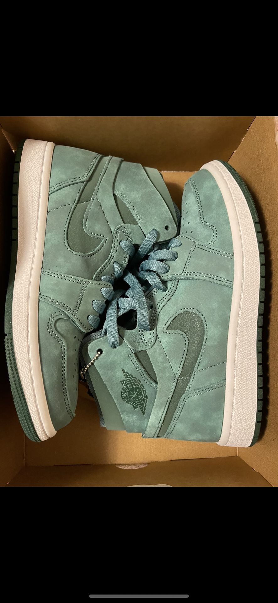 NEW JORDAN 1 ZOOM WOMEN SIZE 5