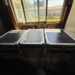DJ TURNTABLES AND MIXER CASE