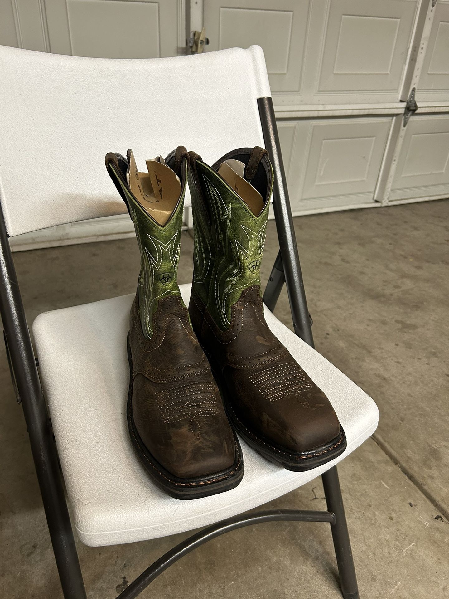 New Ariat construction boot, 13D Solf Teo