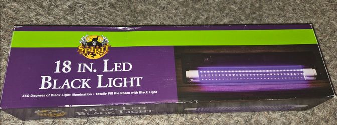 Spirit Halloween 18" LED Black Light ( new)