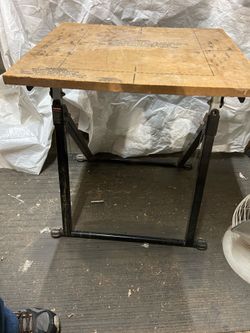 Adjustable work table