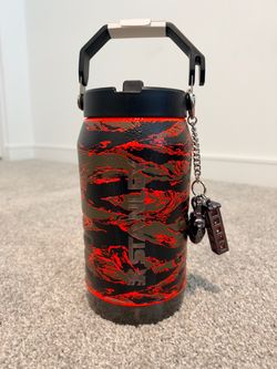 Stanley x Devin Booker 64oz IceFlow Flip Straw Jug – Limited Edition + Charms