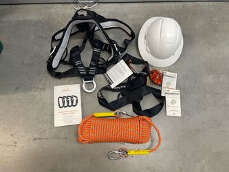 Tree climbing harness rope carabiner petzl helmet