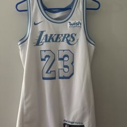 Women’s small LeBron James Jersey 