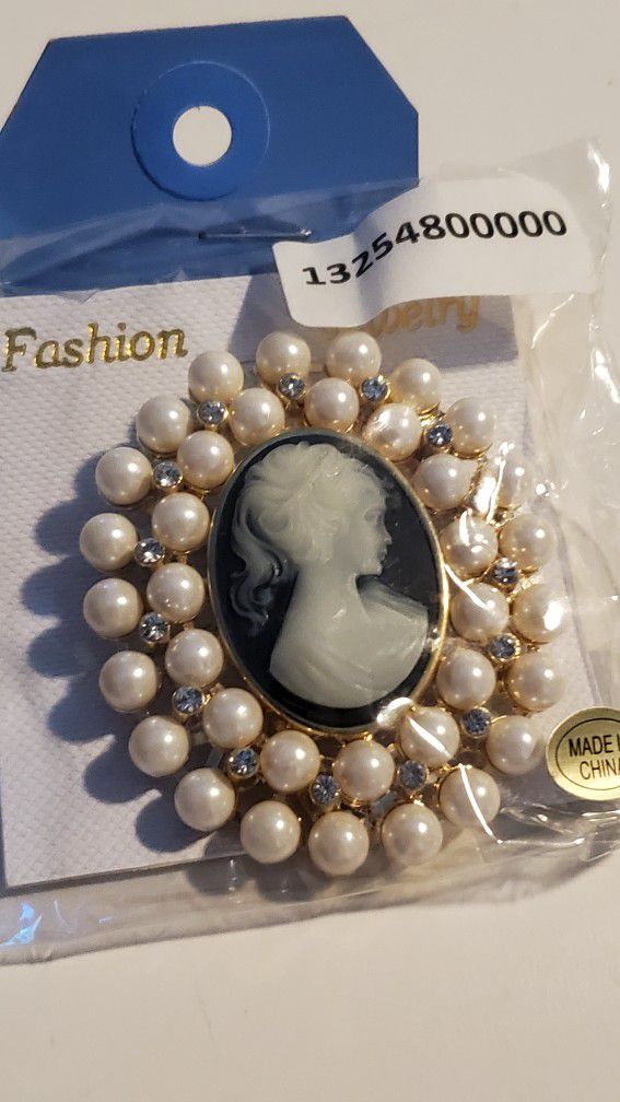 2" X 2" Victorian Style Woman With Faux Pearl's Brooch  Jewelry Pin 