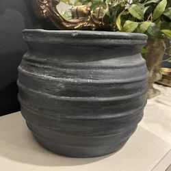 Awesome Modern Pot - just add greenery to make a beautiful centerpiece