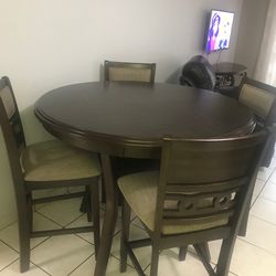 Dining table / mesa de comedor