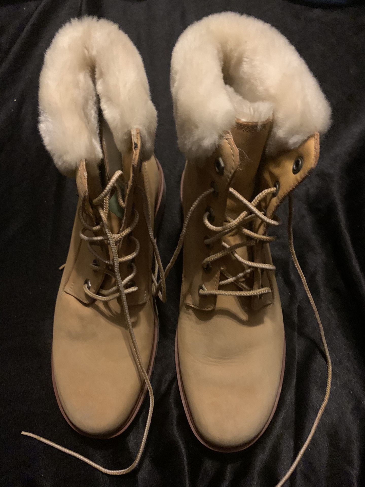 TIMBERLAND BOOTS ALMOST NEW WEAR THEM COUPLE OF TIMES SIZE 8