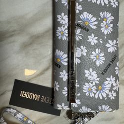 Steve Madden Floral Daisy Multi Logo Bar Trifold Wallet Wristlet, NWT Authentic