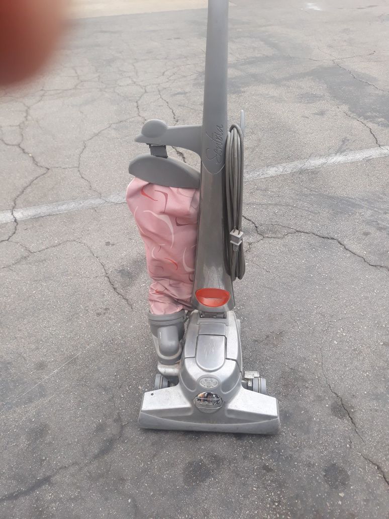 KIRBY VACUUM, GREAT CONDITION, NO ATTACHMENTS, AS SEEN..