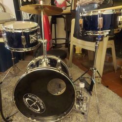 Percussion Three Drum Set 